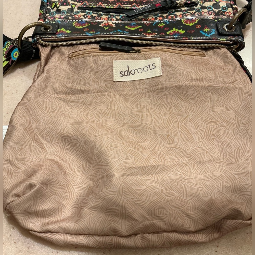 Sak Roots colorful crossbody with metal elephant charm to match - Picture 3 of 4
